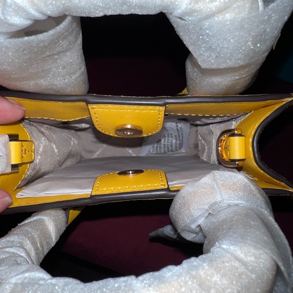 Michael Kors Shopper NWT, XS EXCELLENT CONDITION - Picture 6 of 6